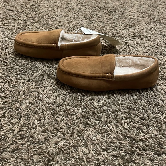Amazon Essentials Moccasins Slippers - Picture 2 of 5